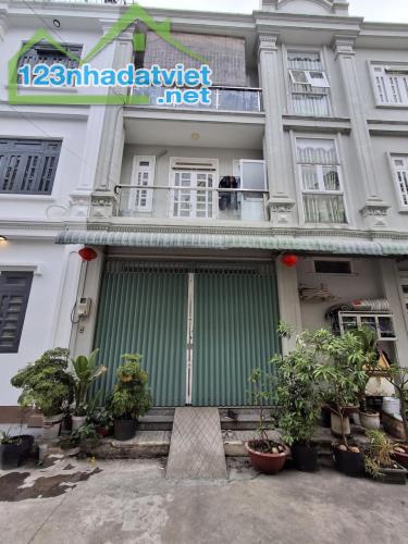 Giảm 600tr Nhà 3 tầng HXT TL37 Q12, 53m2, 10.5x5m chỉ 4.x tỷ - 4