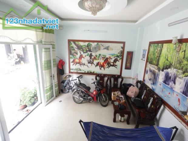 Giảm 600tr Nhà 3 tầng HXT TL37 Q12, 53m2, 10.5x5m chỉ 4.x tỷ - 3