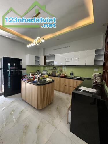 Nhà gò xoài 6.3 x17m - 3 tầng giá 7.3 tỷ - 3