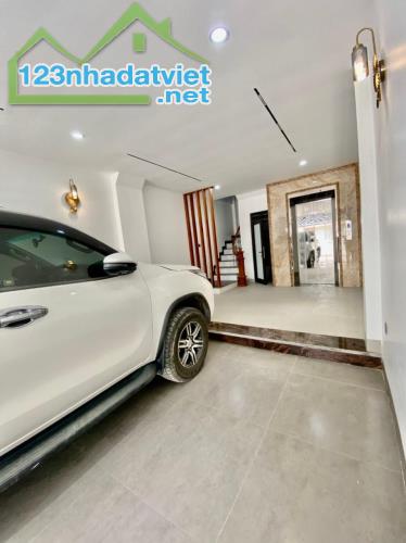 Tuyệt phẩm nhà phố 5 tầng thang máy, ô tô ngủ trong nhà tại Xuân La 65m 17.2tỷ