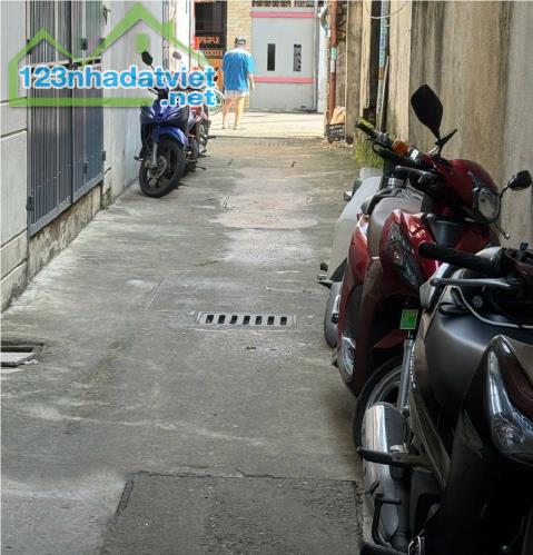 ♥ Gần Nguyễn Văn Huyên, Ô tô đậu cửa, 65m2 đất,  2 mặt thoáng, ngang 6.5m vuông, 2.59 tỷ - 2