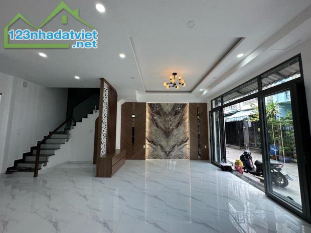 LÔ GÓC HAI MẶT TIỀN HẺM XE HƠI 5M THÔNG - 4 TẦNG BTCT - NHÀ MỚI VÀO Ở NGAY - NỘI THẤT CAO