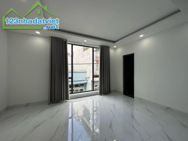 LÔ GÓC HAI MẶT TIỀN HẺM XE HƠI 5M THÔNG - 4 TẦNG BTCT - NHÀ MỚI VÀO Ở NGAY - NỘI THẤT CAO - 1