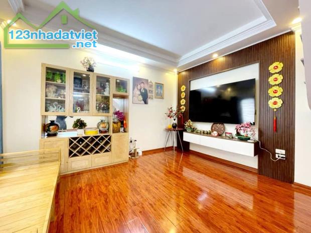 Chỉ 1 nhà ra phố, Khương Đình, nhà mới, tặng toàn bộ nội thất, lô góc, DT 45m, 5tầng,MT6m, - 2