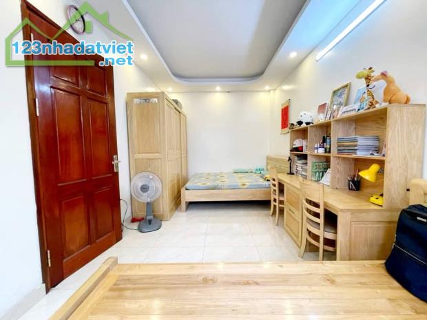 Chỉ 1 nhà ra phố, Khương Đình, nhà mới, tặng toàn bộ nội thất, lô góc, DT 45m, 5tầng,MT6m, - 5
