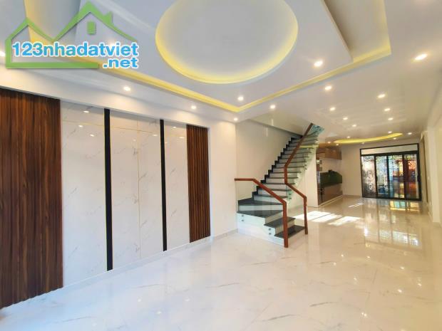 Bán nhà 4 tầng sân cổng độc lập đường Nguyễn Văn Linh - 4