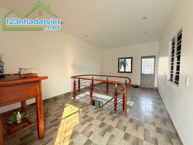 Bán nhà 3 tầng Phạm Hữu Điều,Lê Chân.39m2.mặt tiền 3,8m.Ngõ Nông.Nhà 2 mặt ngõ.Chỉ 2,2 tỷ - 1