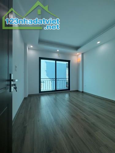 Bán nhà ngõ phố Dương Văn Bé _DT 45m2x5T xây mới giá 7,5 tỷ