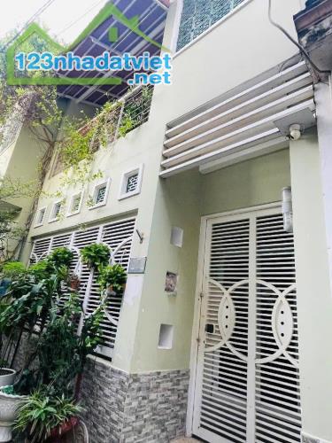NHÀ ĐẸP NGUYỄN HỮU CẢNH - GIÁP QUẬN 1 - 64M2 - NGANG 5.5M - SỔ VUÔNG, HOÀN CÔNG. GIÁ 7.9 T