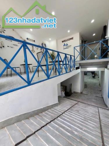 CHDV HIẾM 5 TẦNG CÓ HẦM, THANG MÁY, VỊ TRÍ VIP MẶT TIỀN ĐƯỜNG SỐ - GẦN CÔNG VIÊN
- KẾ BÊN - 1