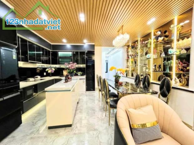 🌈 ViLLa 3 Tầng Đẹp Nhất Phố Biển - 3 Bước Chân Ra Bãi Tắm - DTSd 240m2 - 3