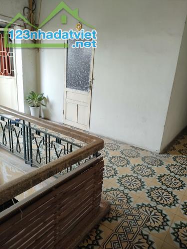 Cho thuê căn hộ khép kín Phố Huế 30m/44m, tầng 4, mặt tiền 3m, 7 tr/th Hai Bà Trưng.