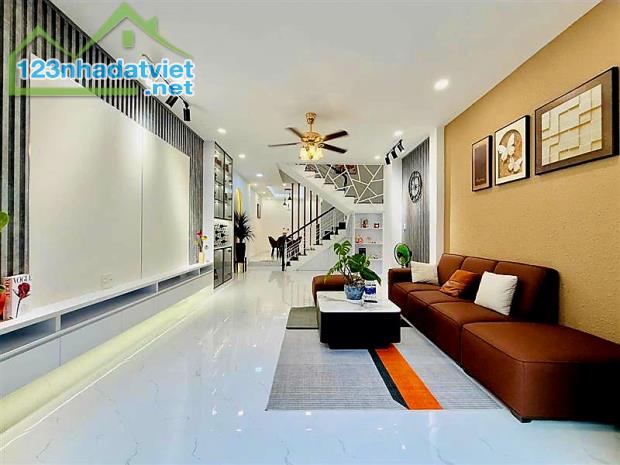 BÁN NHÀ MT TRƯỜNG CHINH Q.12 - 88M2 - HẺM Ô TÔ THÔNG - CHỈ 5.XX TỶ - 2