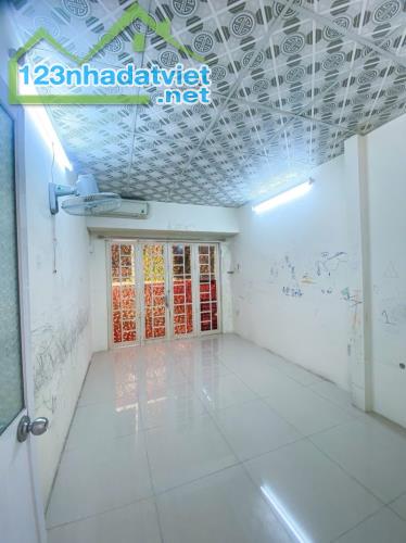 5 TỶ HƠN - NHÀ QUẬN 3 GẦN CHỢ BÀN CỜ - HẺM 4M PHÂN LÔ THÔNG THOÁNG - 30M2 2 LẦU 3PN - 3