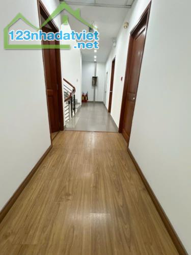 Tòa nhà 9 tầng mặt tiền Nguyễn văn Đừng Quận 5 giảm mạnh 6 tỷ cần bán gấp