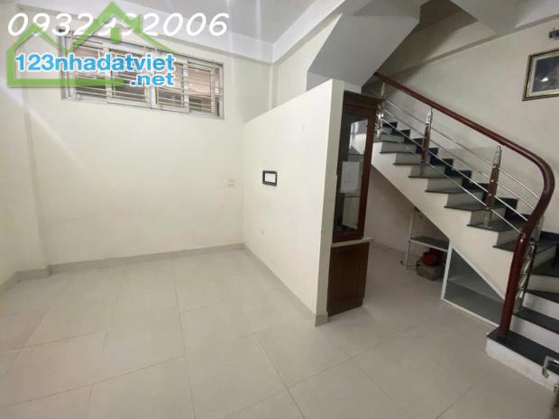 Cần bán nhà Phố Thịnh Quang Đống Đa vị trí đẹp Hiếm nhà vào ở luôn 30m x5 tầng 6,3 tỉ - 1