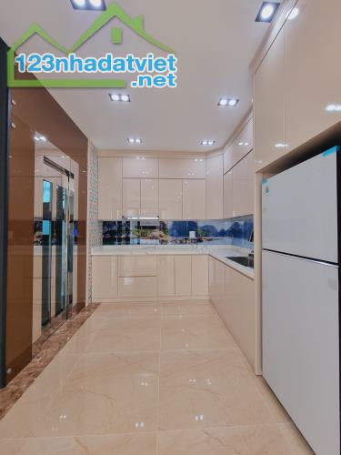 HIẾM, LÔ GÓC, KINH DOANH, VỈA HÈ RỘNG Q. CẦU GIẤY, DT 90m x 5T, NHỈNH 30 TỶ - 2