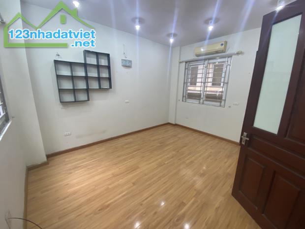 Bán nhà phố Thái Thịnh, Đống Đa, nhà đẹp 5 tầng, thoáng trước thoáng sau