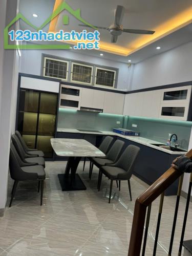 Bán nhà 5 tầng, nội thất đẹp, có thang máy, ô tô đỗ cửa phố Kim Đồng, Giáp Bát, Hoàng Mai - 1