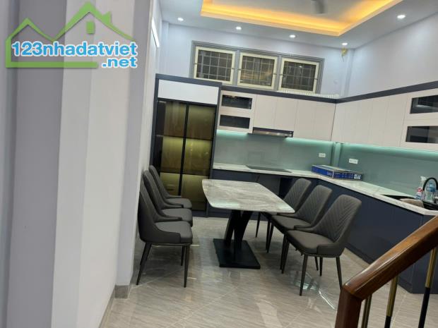 Bán nhà 5 tầng, nội thất đẹp, có thang máy, ô tô đỗ cửa phố Kim Đồng, Giáp Bát, Hoàng Mai - 2