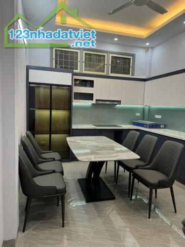 Bán nhà 5 tầng, nội thất đẹp, có thang máy, ô tô đỗ cửa phố Kim Đồng, Giáp Bát, Hoàng Mai - 3