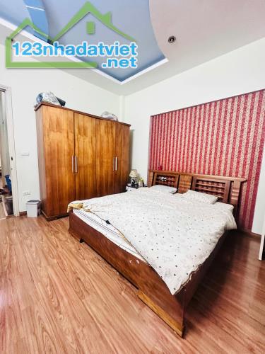 BÁN NHÀ PHỐ YÊN LÃNG, Ô TÔ ĐỖ CỬA, MỞ VĂN PHÒNG, 61M2, 5 TẦNG, MT 6M, GIÁ 17 TỶ.