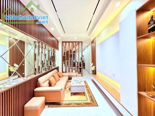 BÁN NHÀ ĐƯỜNG LÁNG ĐỐNG ĐA- 35M- 6,5 TỶ- KINH DOANH - ÔTÔ ĐỖ CỬA - NGÕ THÔNG
