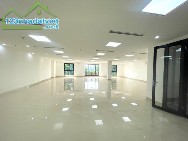 Bán Tòa VP 10 Tầng Mặt Hồ Ba Mẫu,Đang cho thuê 500tr/th. DT 390m2. MT 14m. Giá 250 TỶ - 2