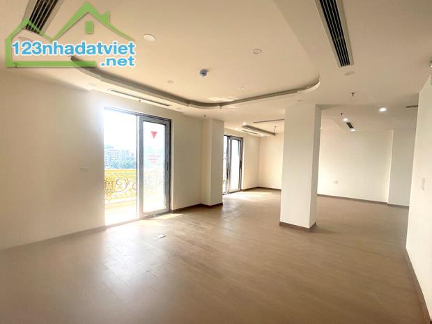 Bán Tòa VP 10 Tầng Mặt Hồ Ba Mẫu,Đang cho thuê 500tr/th. DT 390m2. MT 14m. Giá 250 TỶ