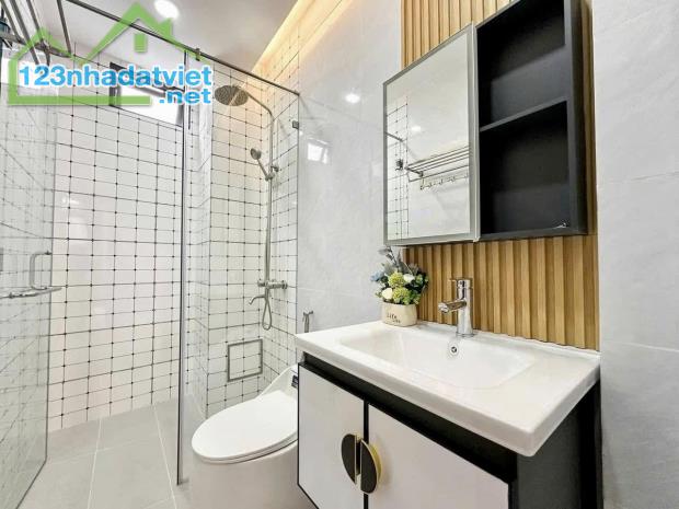 Cần bán gấp căn nhà đường Nguyễn Hồng Đào, Tân Bình, ̉60m2, giá 6.3 tỷ