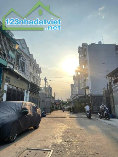 Bán nhà đẹp 3 tầng ở liền, hẻm 551 Lê Văn Khương, 4.1x18, hẻm 7m, giá 4,3 tỷ