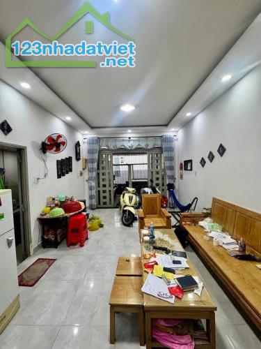 Bán gấp nhà ngay đường Thống Nhất P16 Gò Vấp 66,5m2 chỉ 2tỷ990 LH x785034814