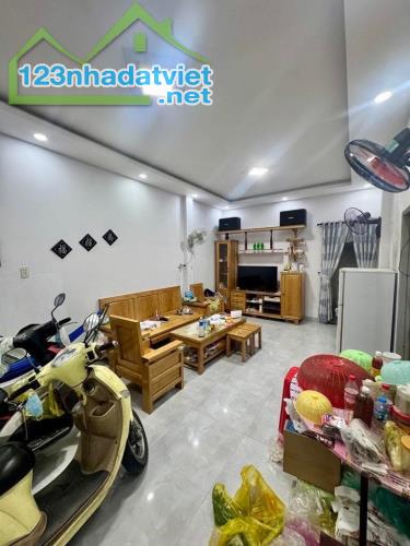 Bán gấp nhà ngay đường Thống Nhất P16 Gò Vấp 66,5m2 chỉ 2tỷ990 LH x785034814 - 1