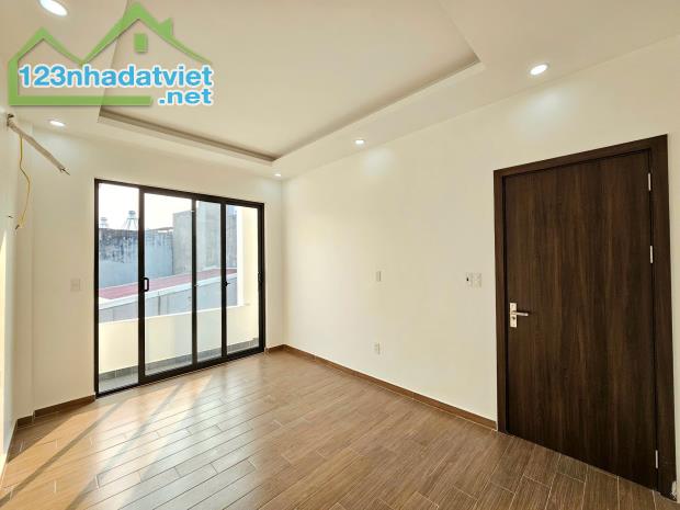 Bán gấp nhà  Hồ Sen, Dư Hàng Kênh, Lê Chân. 4,65 tỷ, 60m2, 4 tầng.