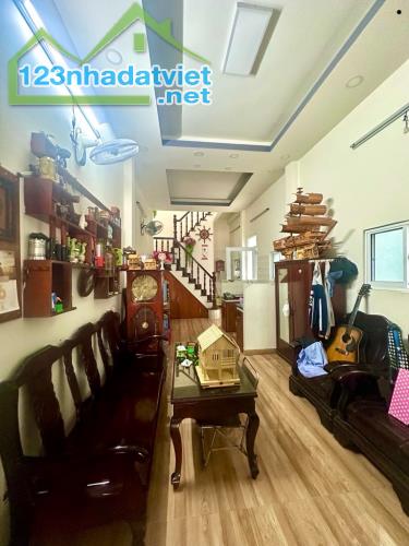 Bán gấp nhà đẹp lung linh ở ngay Lưu Hữu Phước, xe hơi ngủ nhà, 100m2, 7PN, SHR, nhỉnh 7tỷ - 2