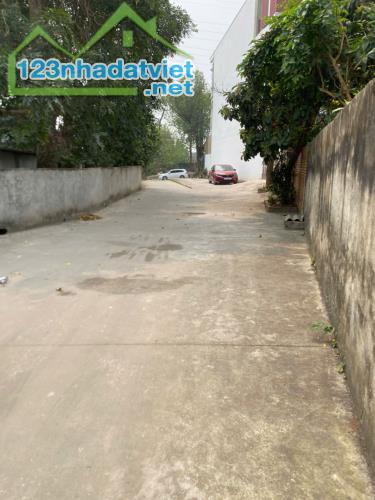 Bán đất Vân Phú( cách Đại Lộ Hùng Vương 50m) 1000m2 - MT 300m - 2 mặt đường - 5.1tr/m2