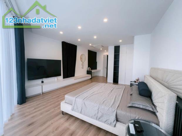 Đội Cấn, Mặt hồ Đầm Tròn, Nội thất Châu Âu, 8 tầng TM. 57m2, MT 5,5m. Chỉ 28 tỷ - 1