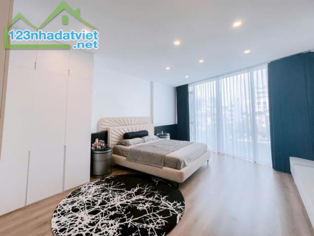 Đội Cấn, Mặt hồ Đầm Tròn, Nội thất Châu Âu, 8 tầng TM. 57m2, MT 5,5m. Chỉ 28 tỷ - 2