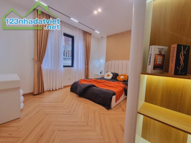 Bán nhà Đặng Tiến Đông Đống Đa ô tô vào nhà DT 60 m X 5 tầng. Giá nhỉnh 10 tỷ.