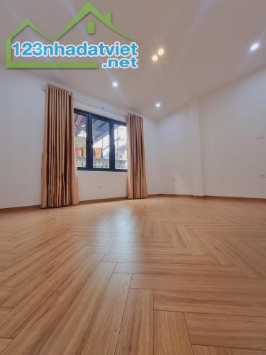 Bán nhà Đặng Tiến Đông Đống Đa ô tô vào nhà DT 60 m X 5 tầng. Giá nhỉnh 10 tỷ. - 1