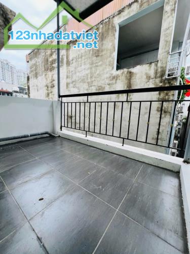 Bán nhà Lạc Long Quân: nhà dân xây, 2 thoáng, 50m ra oto, nhà đẹp