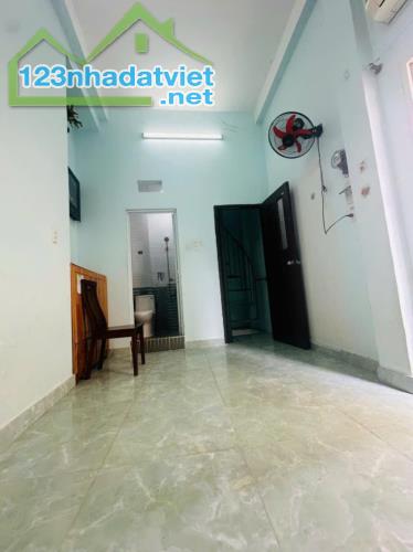 + Nhà bán gấp 4 tầng 15m2-CMT8 P15Q10--2.95 tỷ