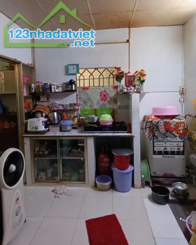 Nhà hẻm riêng 2,6M đường Lương Văn Can P15 Quận 8 giá rẻ