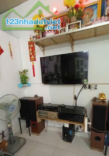 Nhà hẻm riêng 2,6M đường Lương Văn Can P15 Quận 8 giá rẻ - 1