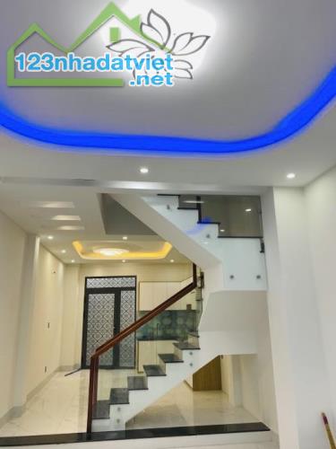 NHÀ BÁN GẤP - QUẬN 12 - 65M2 - CHỈ 5 TỶ