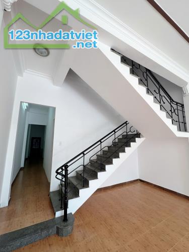 Bán nhà 2 tầng MT đường Phạm Hùng , gần Honda Tiến Thu, Dt 107m5m2 giá 6ty6 - 3