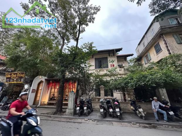 Bán nhà mặt phố Chu Văn An, Quận Ba Đình 820m2, 3 tầng, mt 16m, giá 375 tỷ.