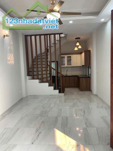 BÁN NHÀ BIÊN GIANG 4Tx32m2 GIÁ 2ty95, XE 16 CHỖ ĐỖ CỔNG, GẦN QL6A - 1