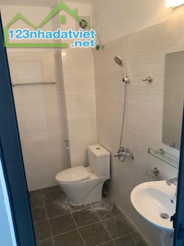 BÁN NHÀ BIÊN GIANG 4Tx32m2 GIÁ 2ty95, XE 16 CHỖ ĐỖ CỔNG, GẦN QL6A - 2
