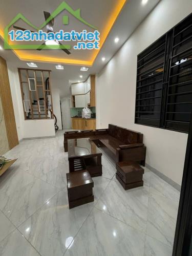 Cần bán gấp nhà đường Ngô Quyền quận Hà Đông, 5 tầng mới, ô tô đỗ cửa, giá 7.6 tỷ